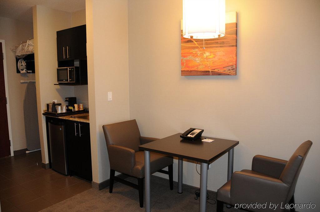 Chateau Inn & Suites Bonnyville Exterior foto